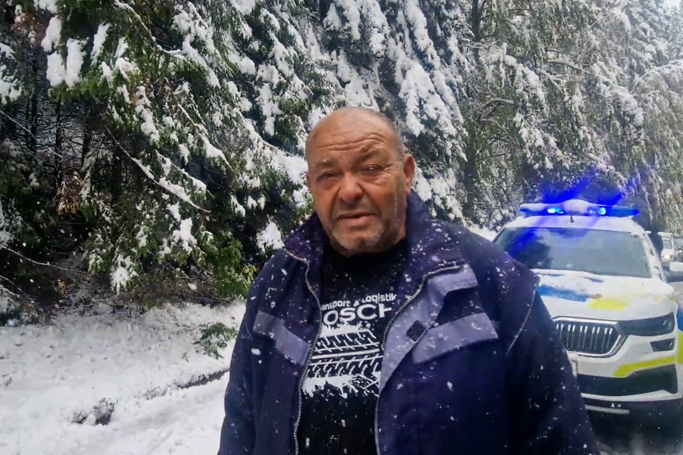 Голямо свлачище затрудни движението по пътя Пловдив-Смолян, над 20 см. сняг напрупа на Пампорово (снимки)