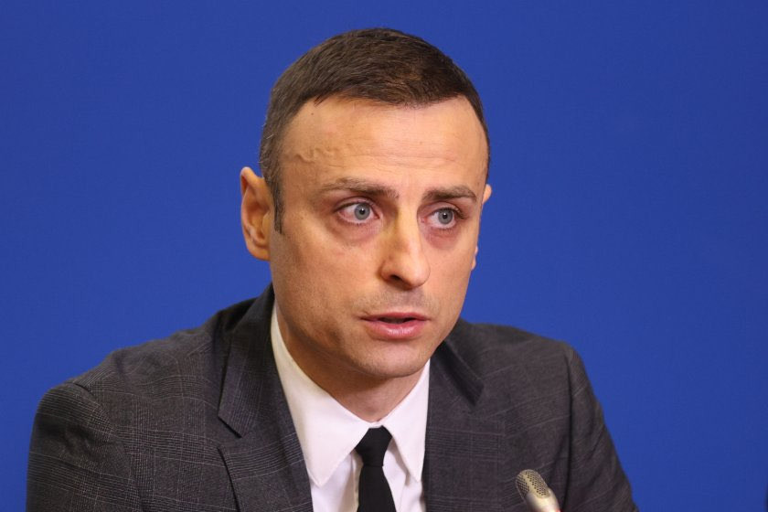 СКАНДАЛ! Развратникът Бербатов заби гимнастичката Мая Пауновска