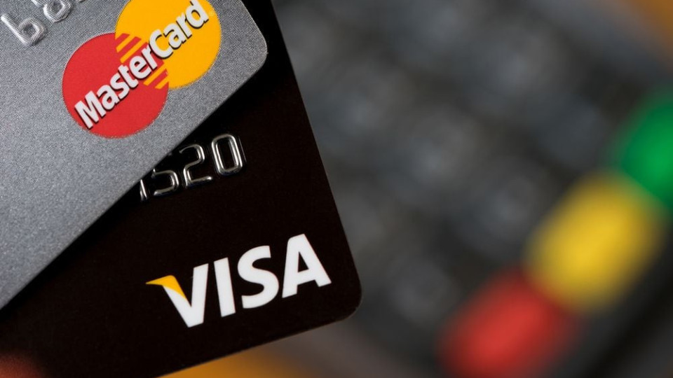 Клиенти на голяма българска банка остават без достъп до карта Visa