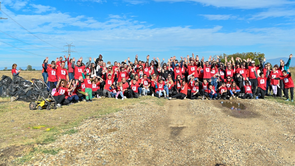 2.8 т отпадъци премахнаха служители на Kaufland от бреговете на река Стряма