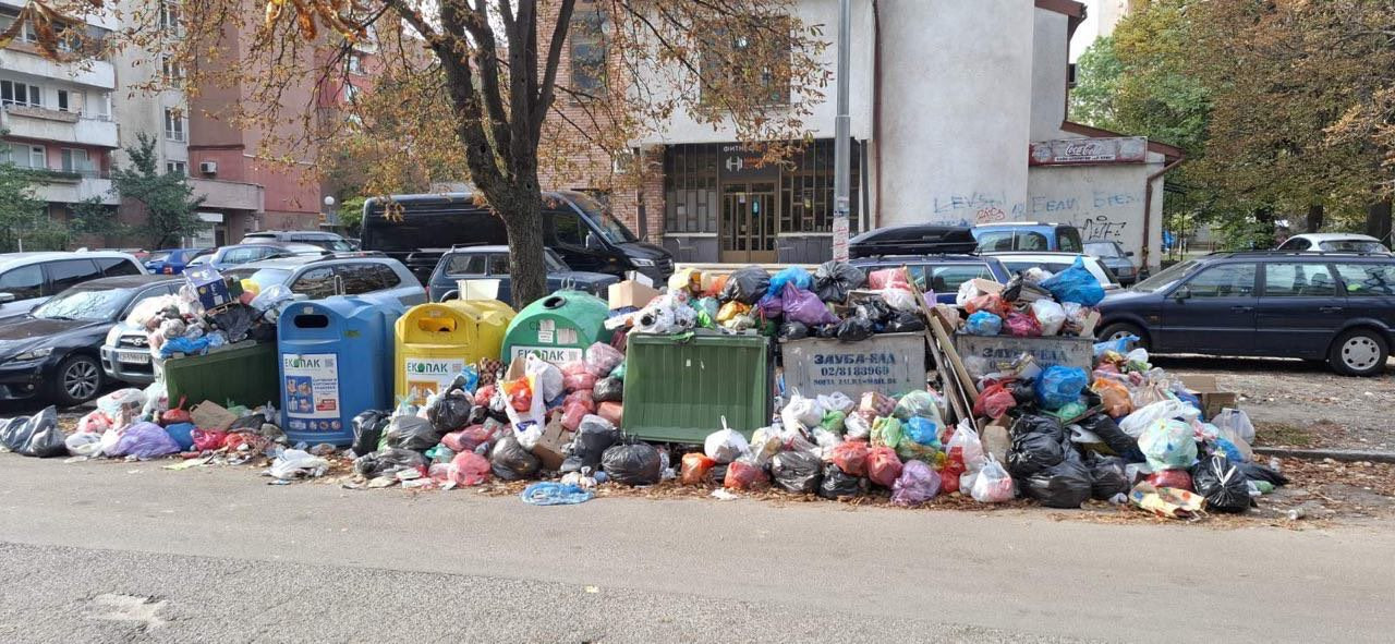 София пламна от боклук и зарази. Терзиев, тръгвай си! (СНИМКИ)