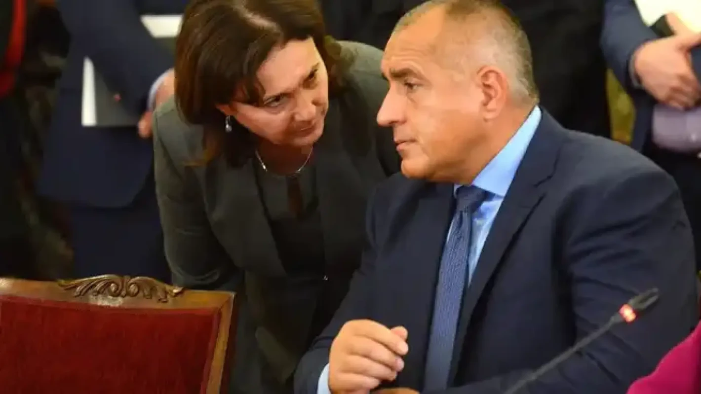Румяна Бъчварова безсрамно нападна Борисов и полегна в краката на Радев!