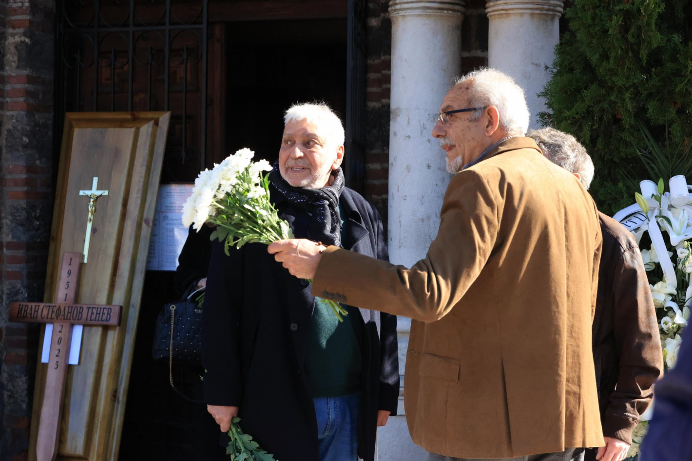Последно сбогом с вечния бохем – Иван Тенев (снимки)