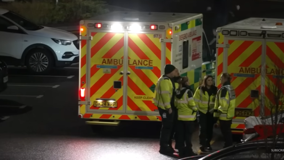 Кърваво нападение с нож във влак във Великобритания. Пътниците се криели в тоалетните