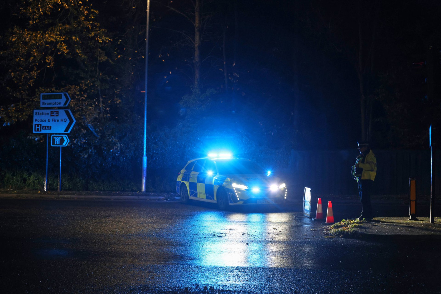 Кърваво нападение с нож във влак във Великобритания. Пътниците се криели в тоалетните