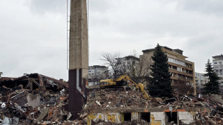 Разрушиха бившата баня "Ситняково", на чиито стълби дъжд от куршуми покоси Женята (снимки)