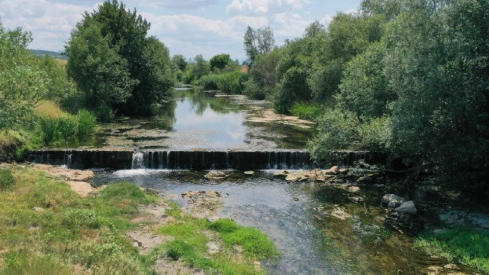 Неподдържани и изоставени съоръжения в реките създават риск от наводнения и застрашават речните екосистеми