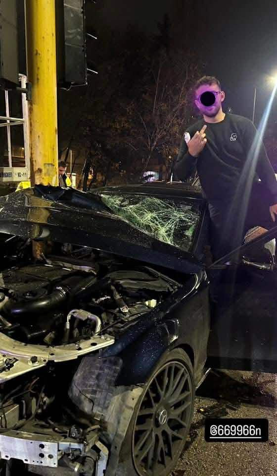 19-годишен показа среден пръст пред размазаната си кола на оживен столичен булевард (снимки)