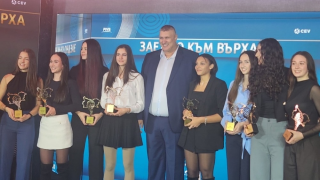 ЕКСКЛУЗИВНО! Българската федерация по волейбол отличи efbet със специална награда