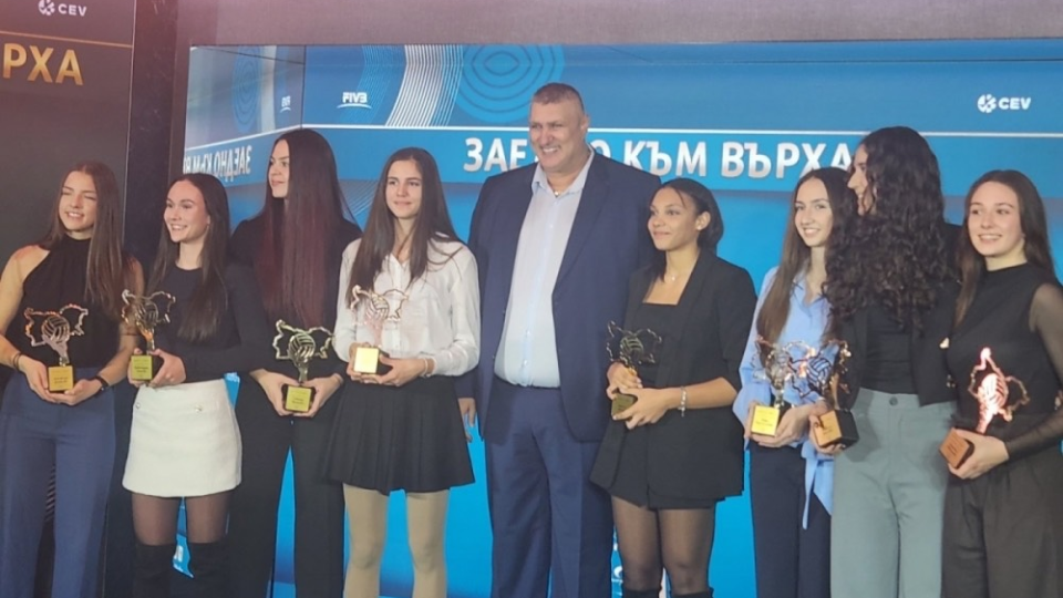 ЕКСКЛУЗИВНО! Българската федерация по волейбол отличи efbet със специална награда