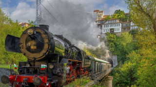 Коледни влакове с парен локомотив ще пътуват по два маршрута в страната