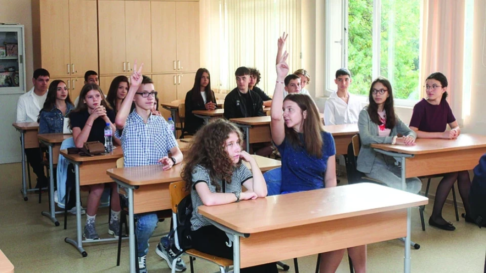 По-малко теми в учебниците по история