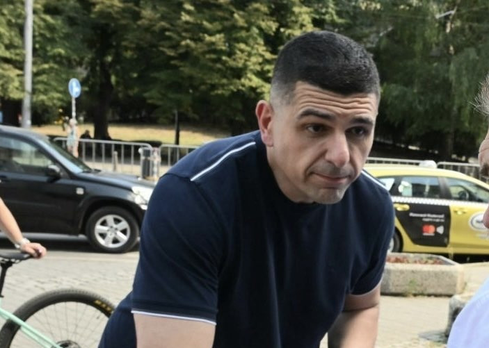 АБЕ МИРЧЕВ,ТИ ВЪОБЩЕ ИЗПРАВЯЛ ЛИ СИ СЕ НЯКОГА?