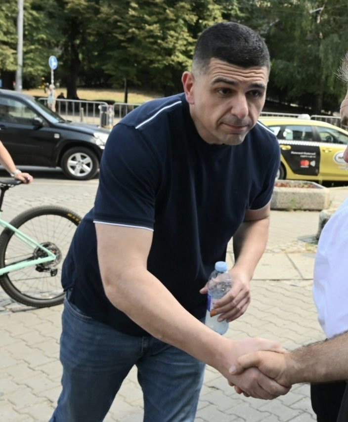 АБЕ МИРЧЕВ,ТИ ВЪОБЩЕ ИЗПРАВЯЛ ЛИ СИ СЕ НЯКОГА?