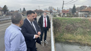 Атанас Зафиров инспектира критични непочистени речни участъци по поречието на Струма