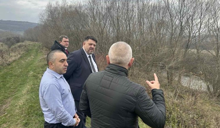 Атанас Зафиров инспектира критични непочистени речни участъци по поречието на Струма