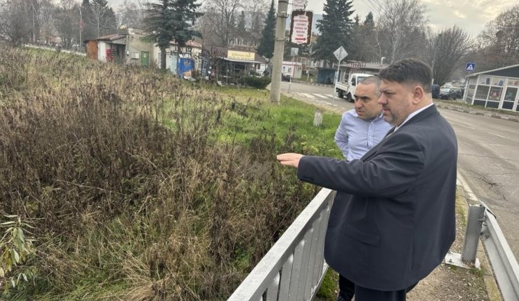 Атанас Зафиров инспектира критични непочистени речни участъци по поречието на Струма