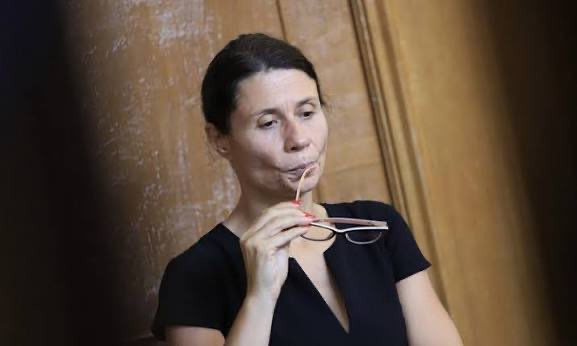 LGBT+ СЕМЕЙСТВО! Летящата Козила Белобрадова хванала екссъпруга си Васил Пандов с мъж в леглото