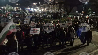 Митинг „НЕ на омразата“ събра граждани на площад „Възраждане“ в Разград