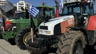 Гръцките фермери продължават да протестират, полицията блокира движението им към пристанището в Патра