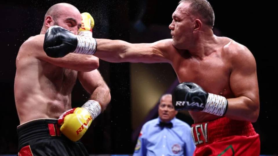 Мурат Гасиев нокаутира Кубрат Пулев в шестия рунд