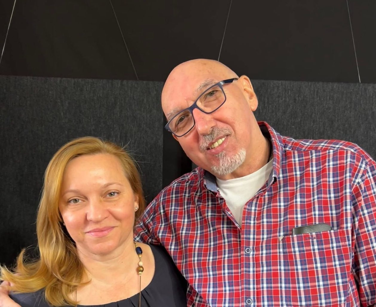 ВИЖТЕ ГИ ДОБРЕ! Тези хора ли “купиха” Джен Зи-тата? Илко Вакарелов и Камелия А. Станчева разкешват за гей парада и протестите?