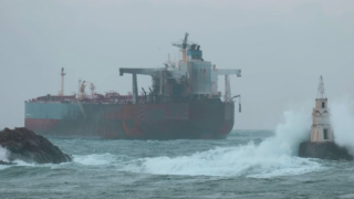 Следят качеството на водите край Ахтопол след изтеглянето на кораба "Кайрос"