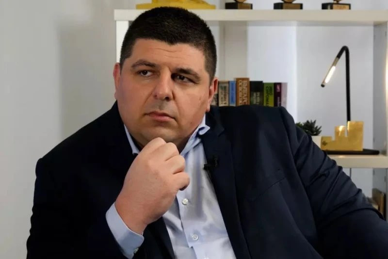 ПОЗОР! Иво Мирчев прецакал бъдещ шампион и математик за да набута децата си незаконно в детската градина