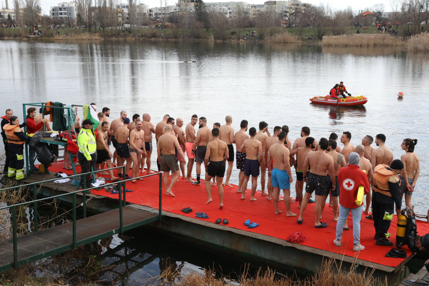 Вижте смелчаците от цяла България, които спасиха кръста на Богоявление (галерия)