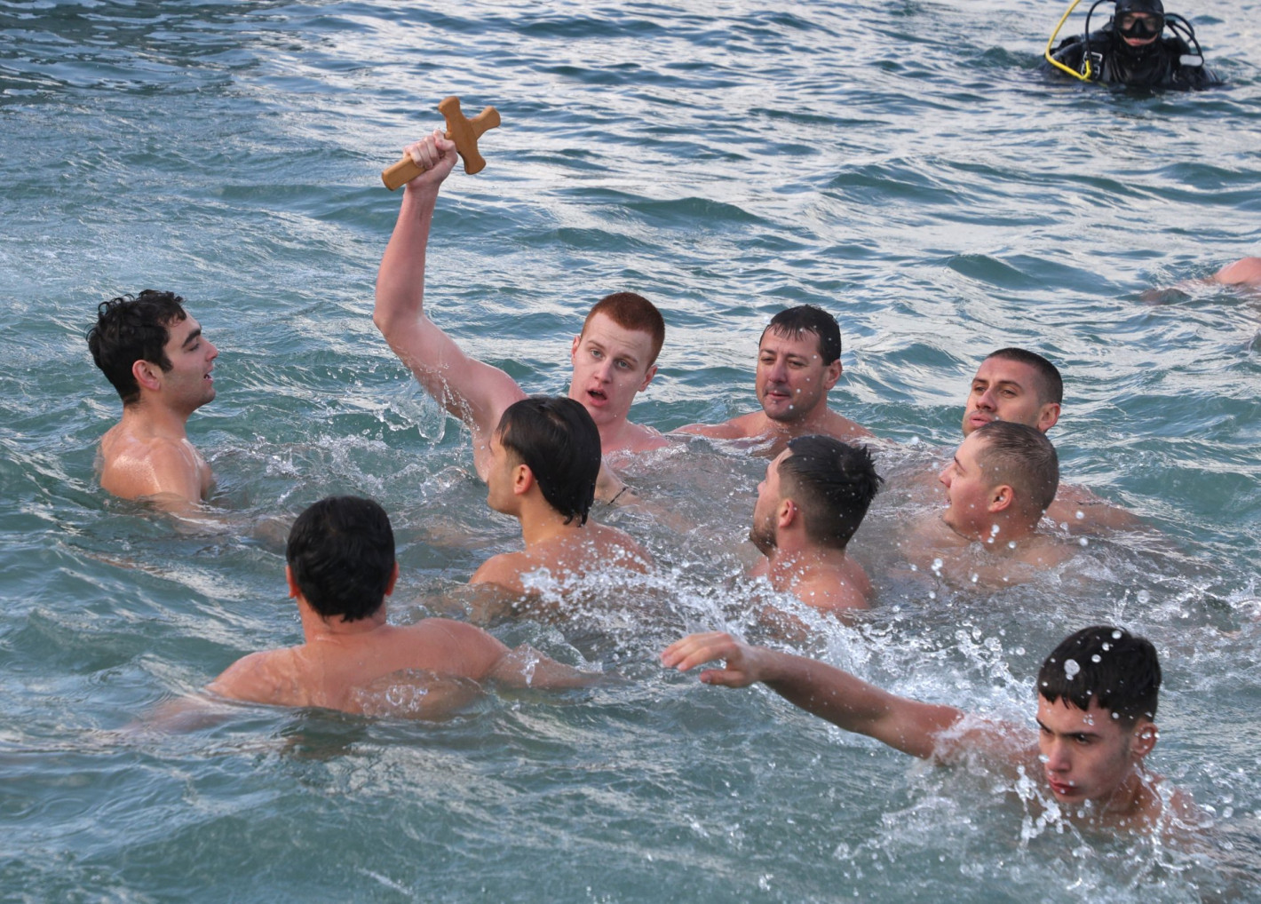 Вижте смелчаците от цяла България, които спасиха кръста на Богоявление (галерия)