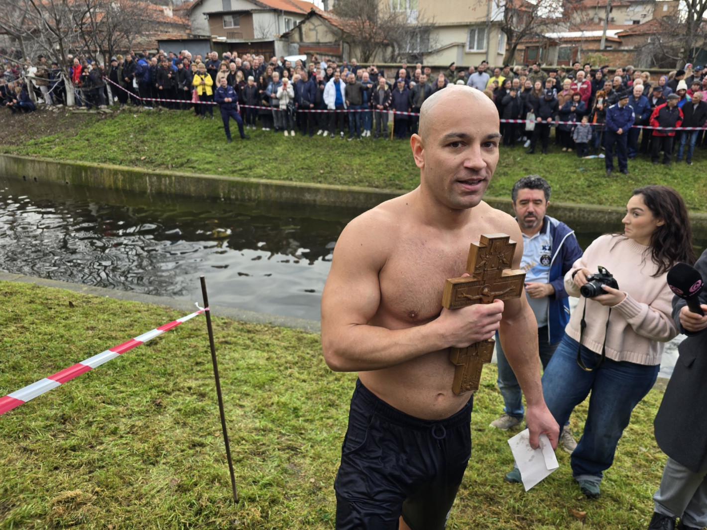 Вижте смелчаците от цяла България, които спасиха кръста на Богоявление (галерия)
