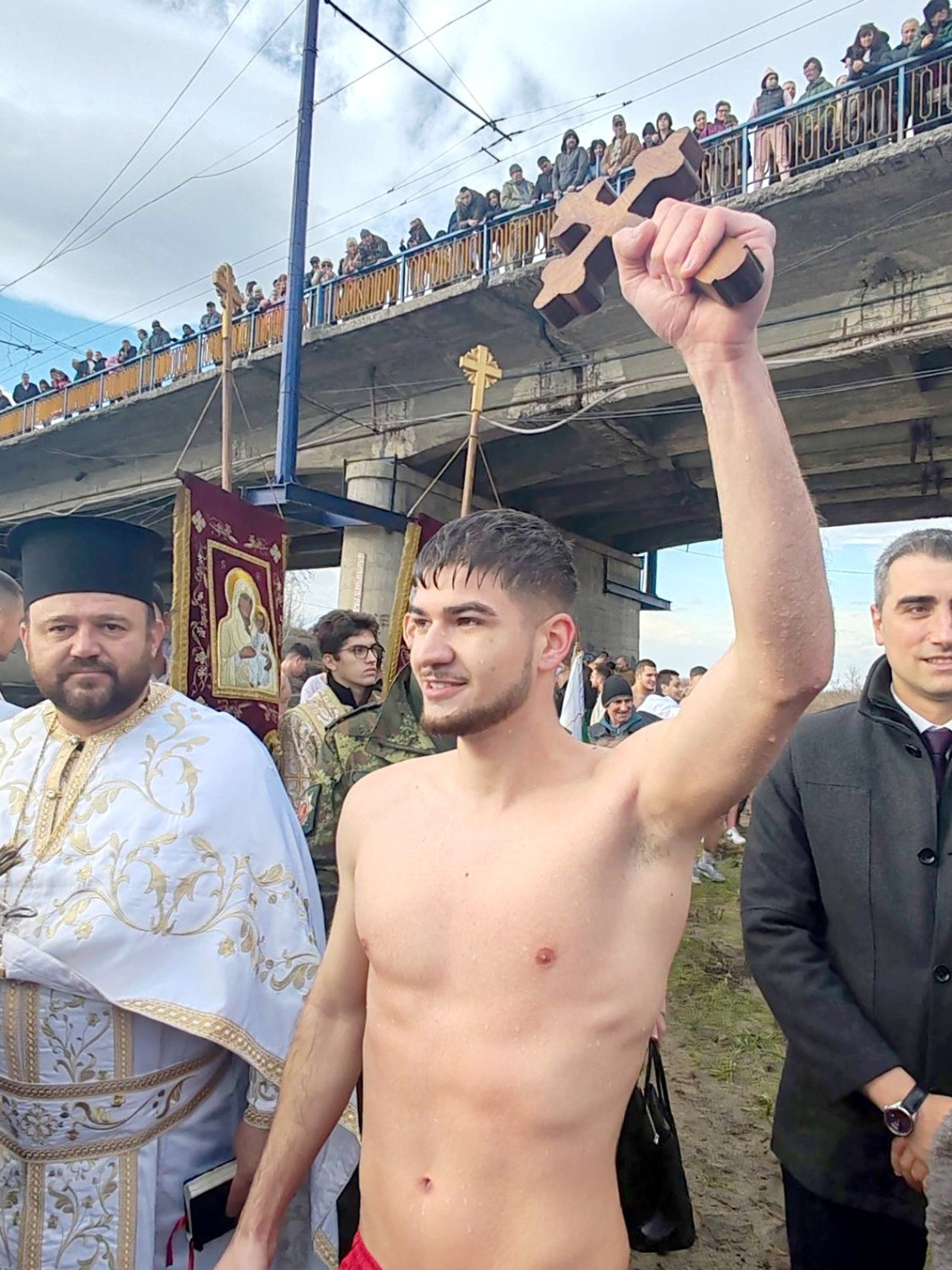 Вижте смелчаците от цяла България, които спасиха кръста на Богоявление (галерия)