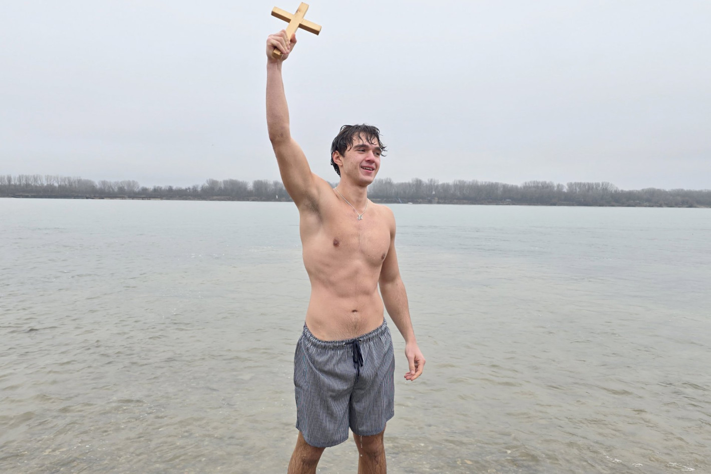 Вижте смелчаците от цяла България, които спасиха кръста на Богоявление (галерия)