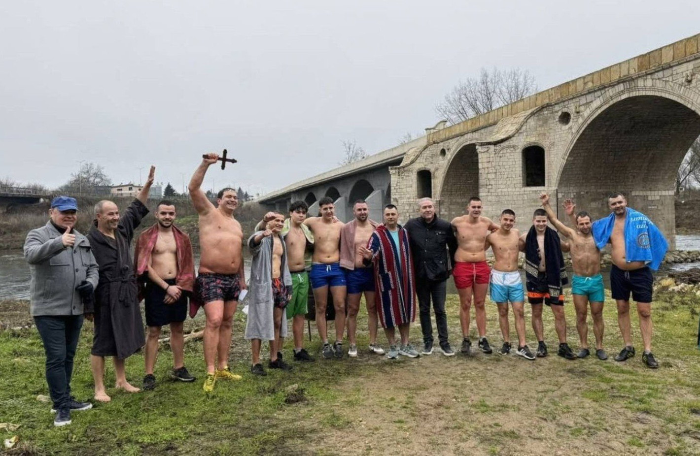 Вижте смелчаците от цяла България, които спасиха кръста на Богоявление (галерия)