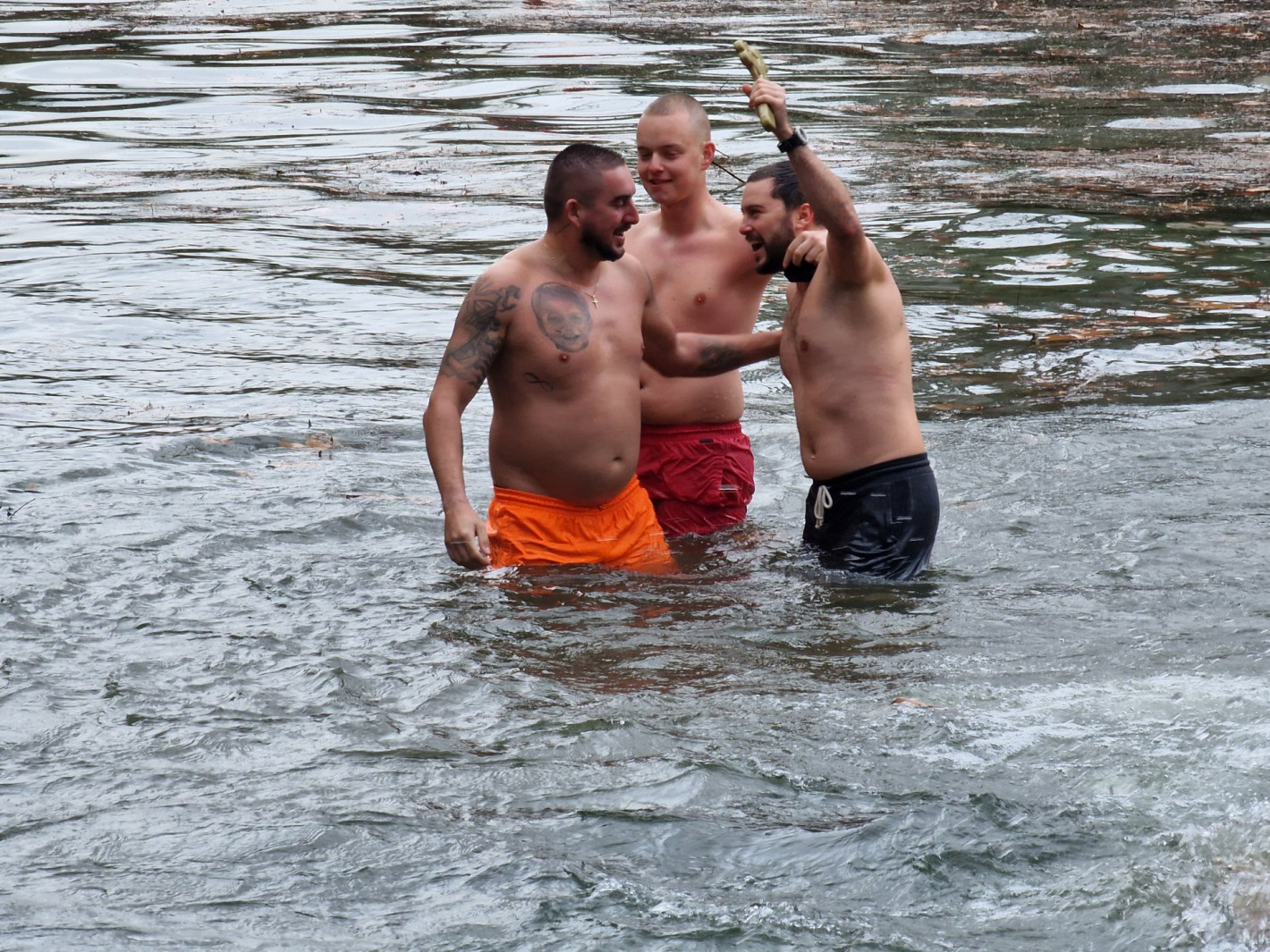 Вижте смелчаците от цяла България, които спасиха кръста на Богоявление (галерия)