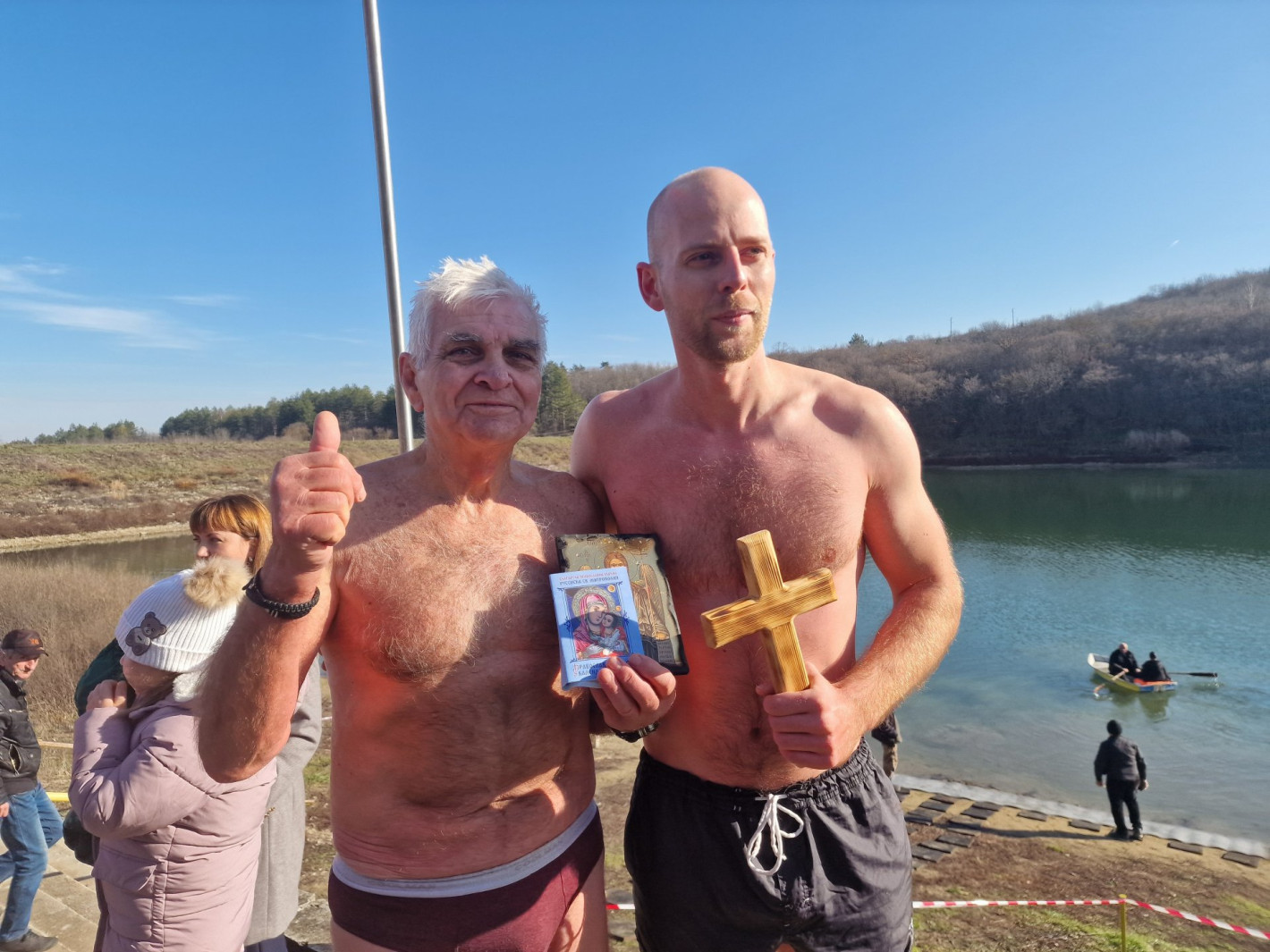 Вижте смелчаците от цяла България, които спасиха кръста на Богоявление (галерия)