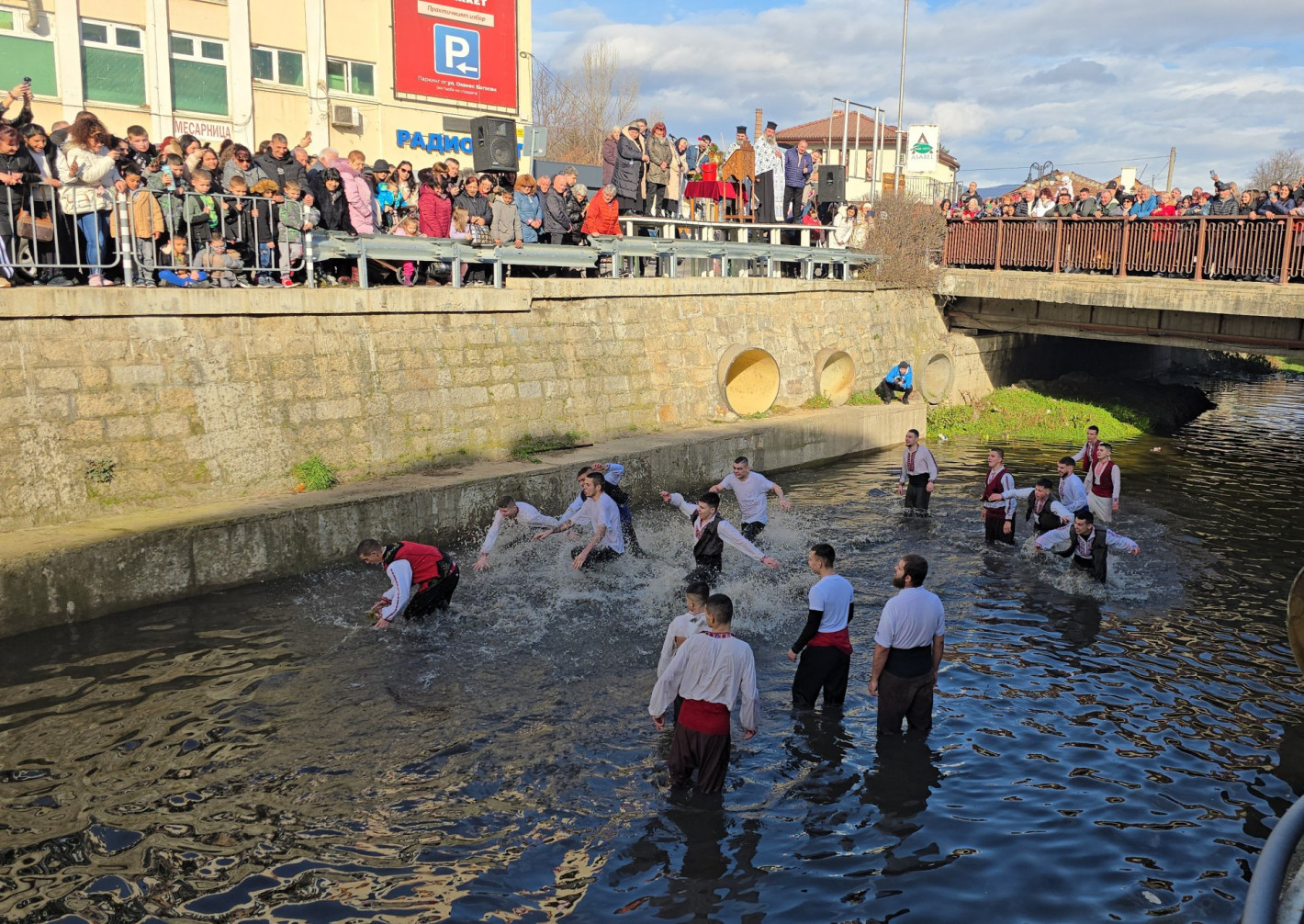 Вижте смелчаците от цяла България, които спасиха кръста на Богоявление (галерия)