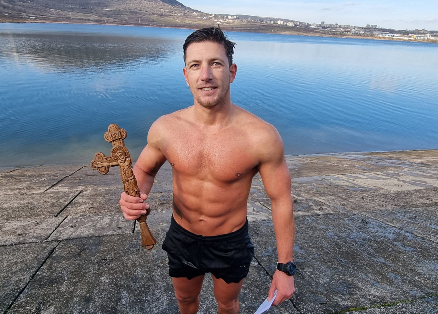 Вижте смелчаците от цяла България, които спасиха кръста на Богоявление (галерия)