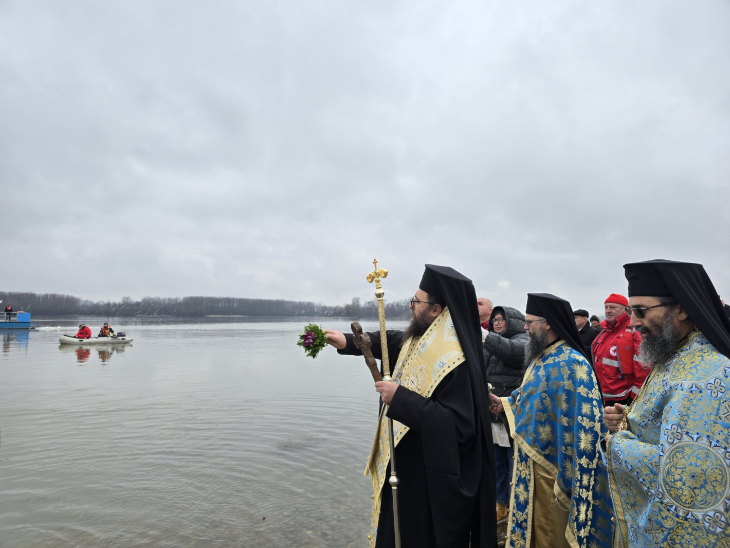 Вижте смелчаците от цяла България, които спасиха кръста на Богоявление (галерия)