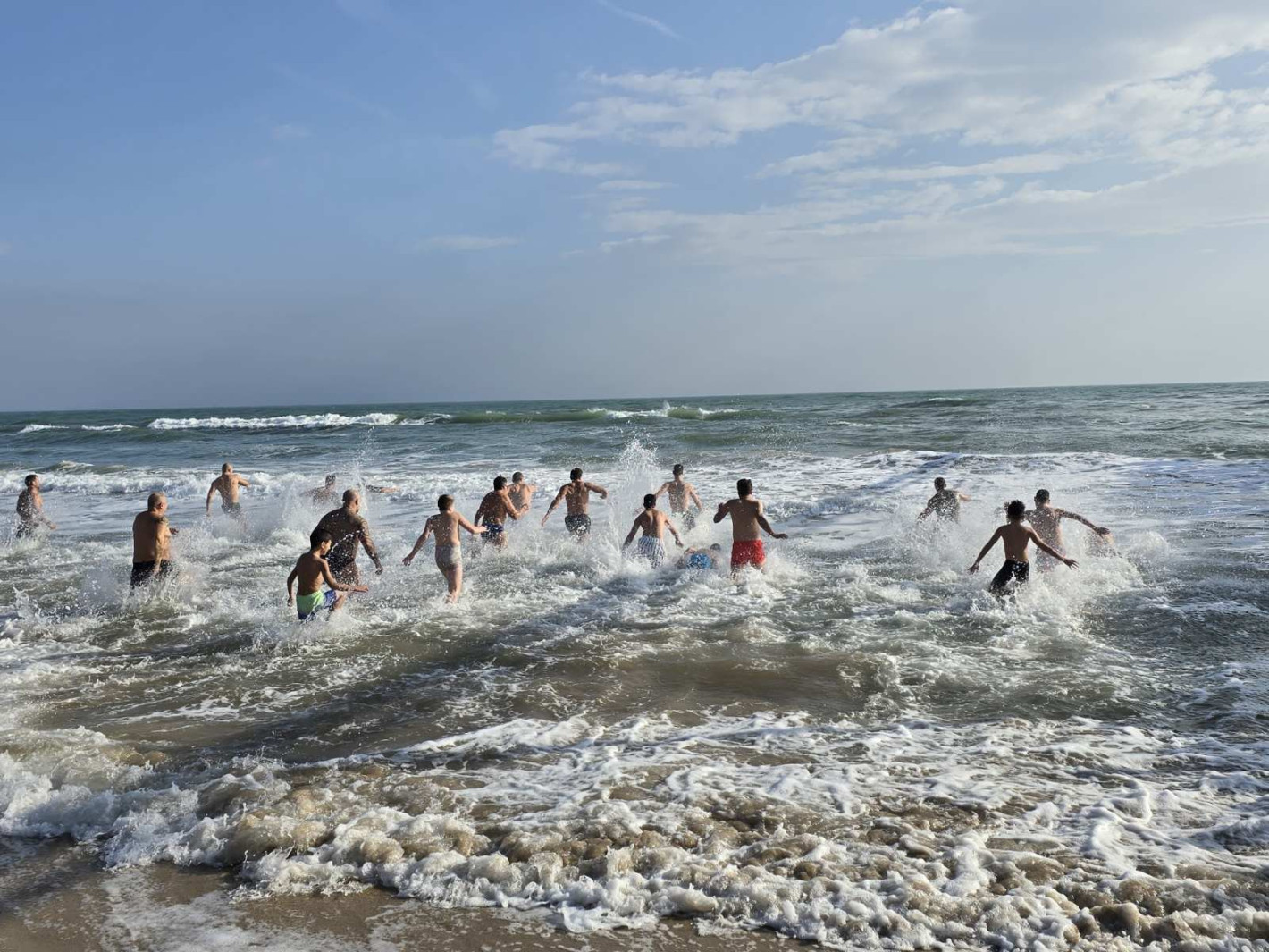 Вижте смелчаците от цяла България, които спасиха кръста на Богоявление (галерия)