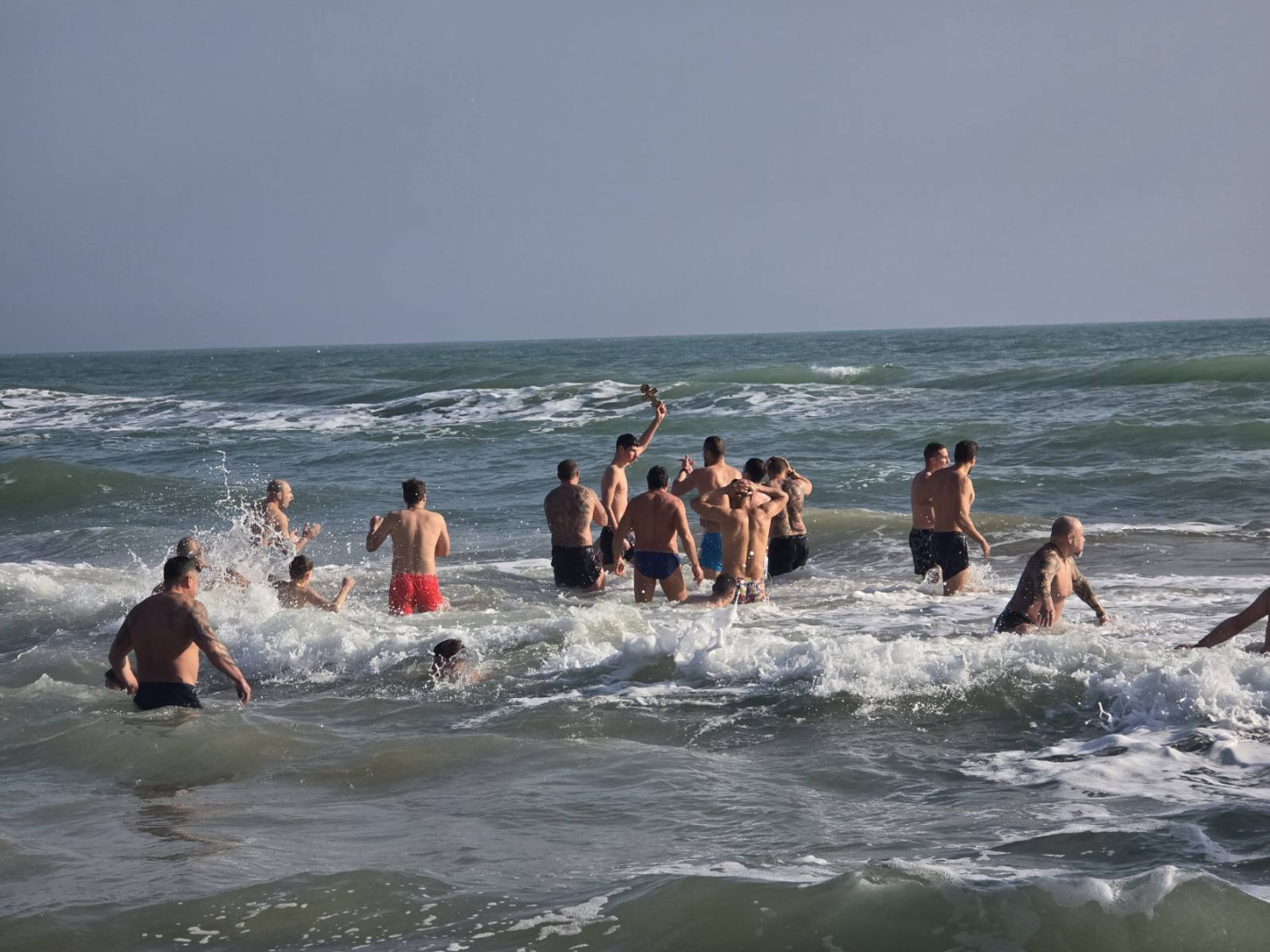 Вижте смелчаците от цяла България, които спасиха кръста на Богоявление (галерия)