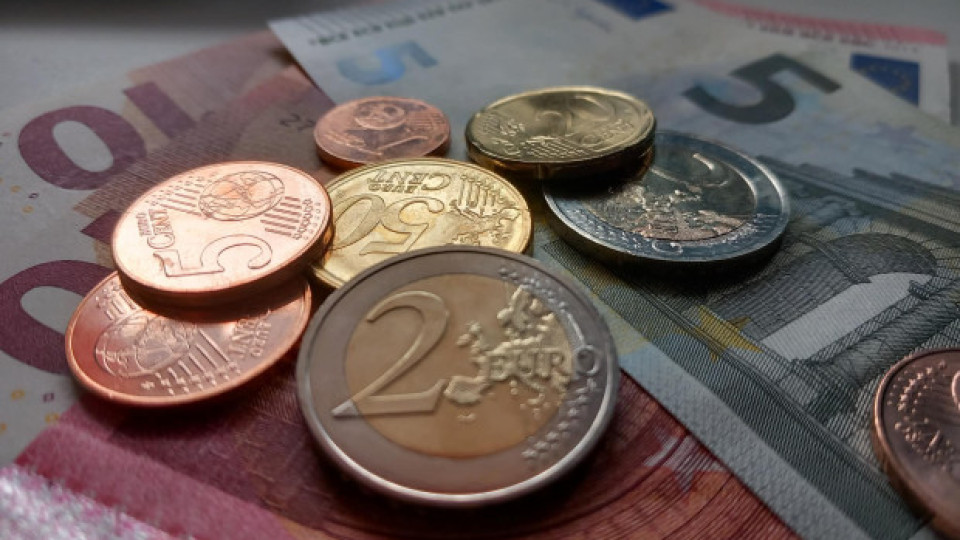 Ето колко в евро взимат от днес пенсионерите