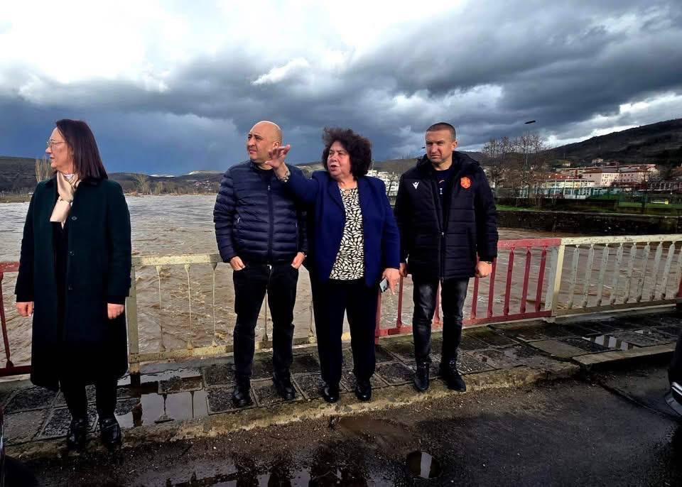 Техника вече на терен! Депутати и зам.-председателите на ДПС на най-тежките участъци!