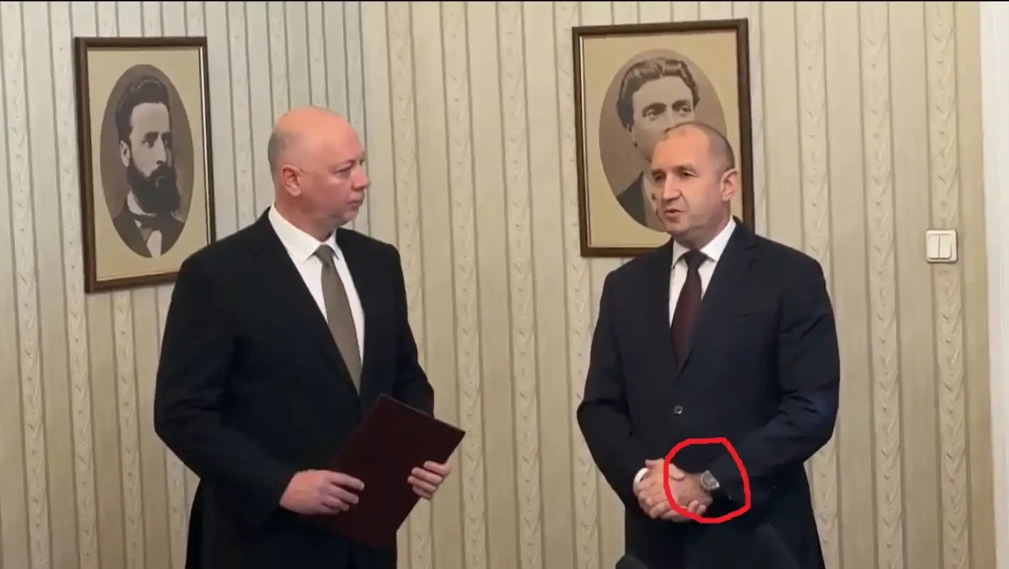 Часовникът на Румен Радев взриви мрежата: Rolex за десетки хиляди? Снимки