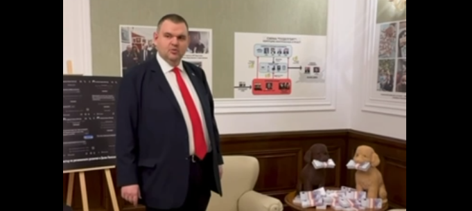 Делян Пеевски, лидер на ДПС и ПГ на ДПС-НОВО НАЧАЛО откри новата експозиция на Музея на Сглобката