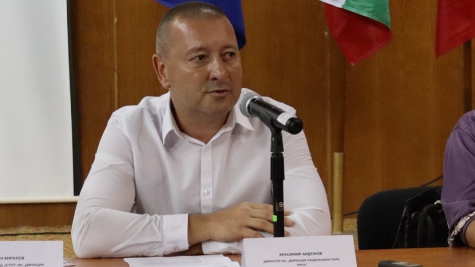 Надрусан и пиян: Шефът на парк "Рила" се натресе в ограда на гробище