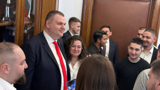 Делян Пеевски, лидер на ДПС и ПГ на ДПС-НОВО НАЧАЛО се срещна с млади хора от Стара Загора