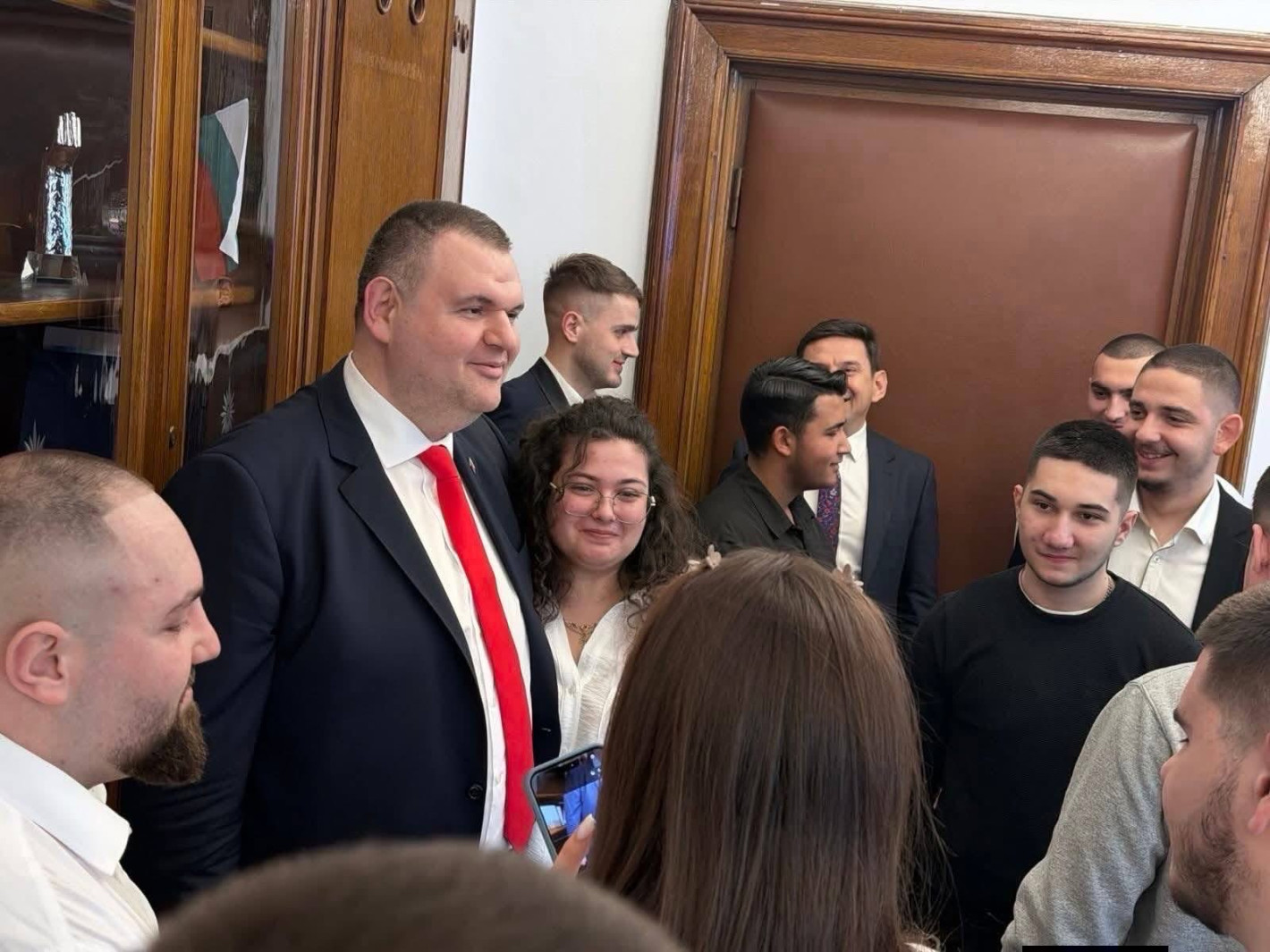 Делян Пеевски, лидер на ДПС и ПГ на ДПС-НОВО НАЧАЛО се срещна с млади хора от Стара Загора