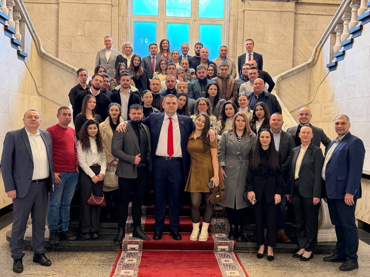 Делян Пеевски, лидер на ДПС и ПГ на ДПС-НОВО НАЧАЛО се срещна с младежи от Благоевград