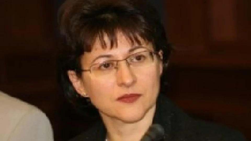 Радев със своя капия на върха в Конституционния съд, ще сбъдва мечтата на Панова и леля й